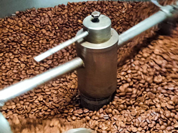 Το παραδοσιακό καφεκοπτείο Δάβαρης στην Αγία Παρασκευή